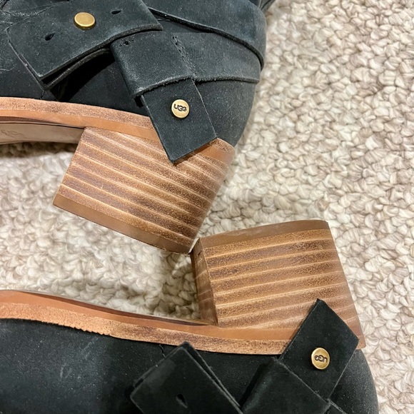 Ugg black suede slouchy heeled ankle boot size 6 - Picture 2 of 2